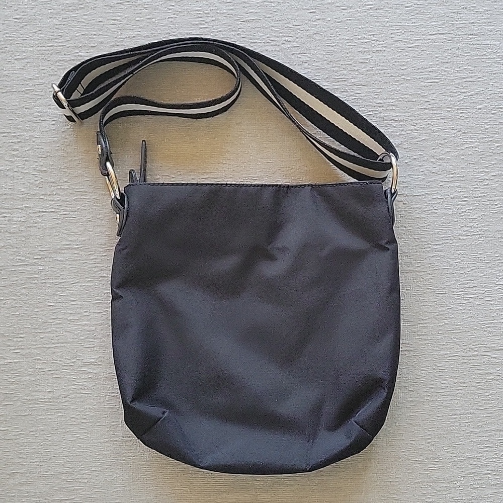 Tyler Roden Shoulder Bag. Sporty Strap. View 3